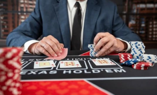 Ilustrasi tampilan mobile aplikasi war138 dengan sportsbook dan kasino langsung